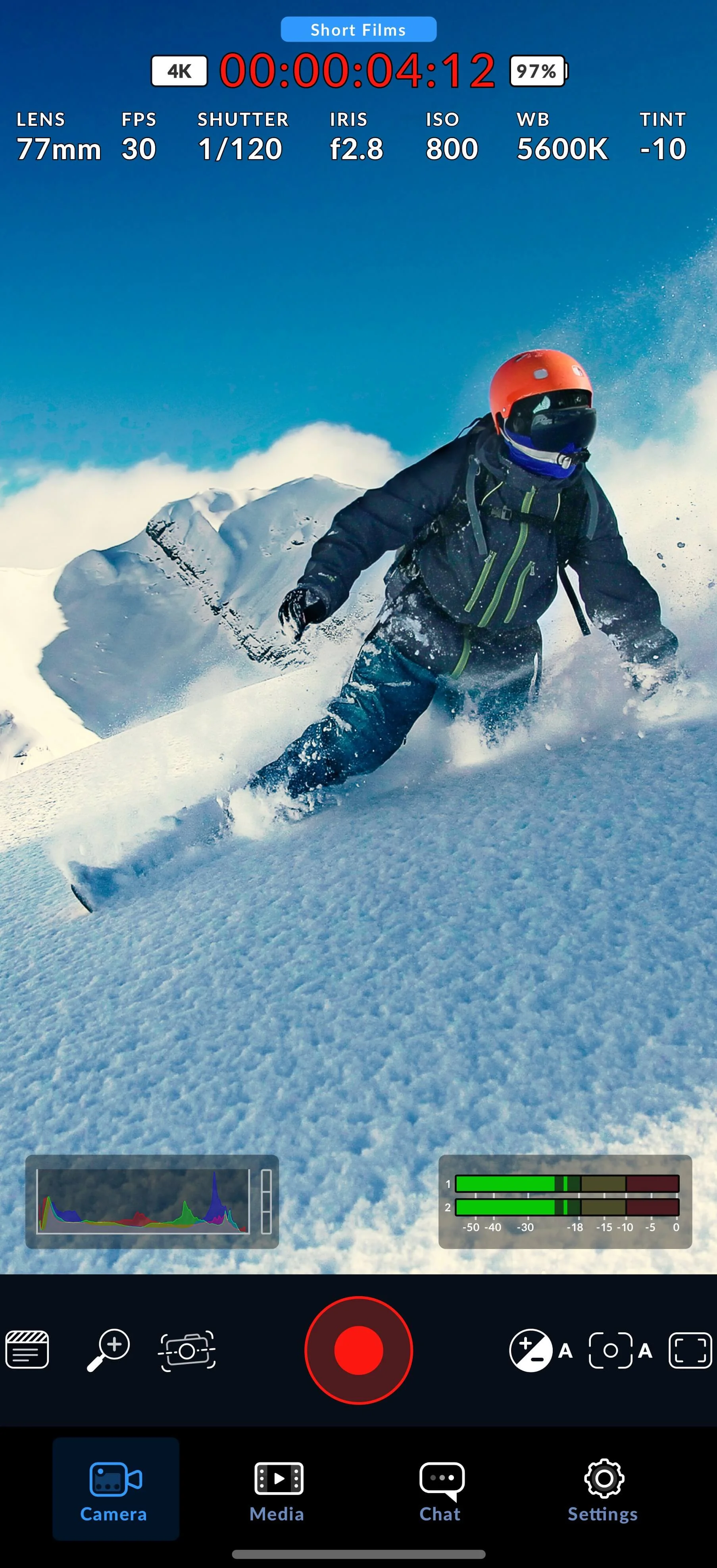 Интерфейс приложения Blackmagic Camera, видео со сноубордистом