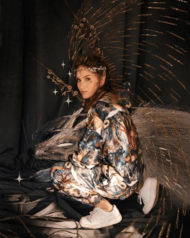 Рисунок поверх фото Карины Кино