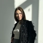 Даша Дарев