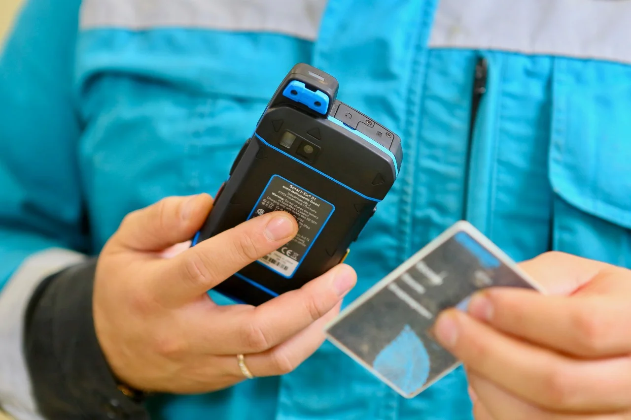 Взрывозащищенный телефон для сканирования NFC-меток