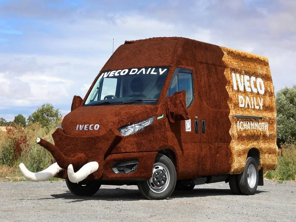 Фургон IVECO, стилизованный под смесь мамонта и гепарда
