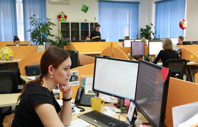 В i-Media за работой