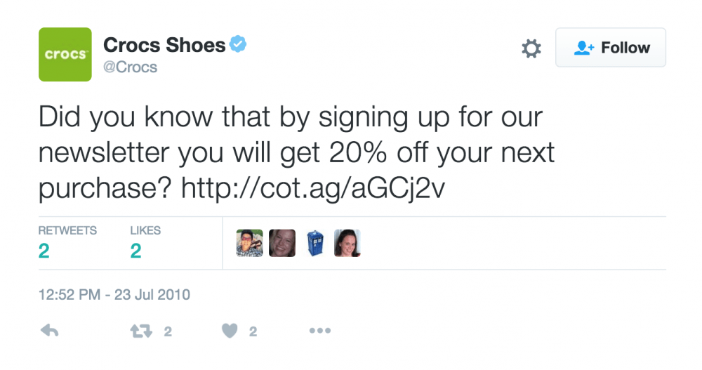 В Twitter бренда Crocs Shoes обещают 20% скидку на следующую покупку при подписке на рассылку