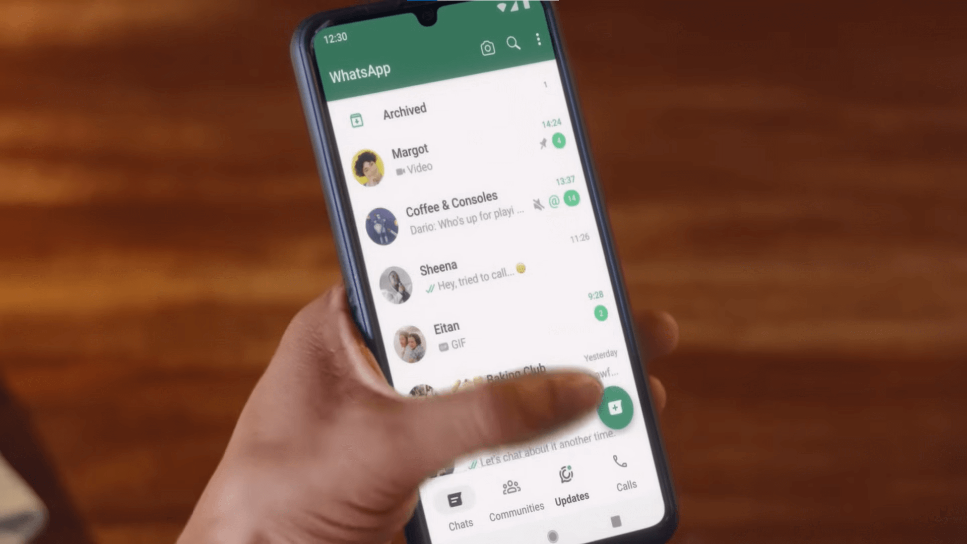 На скрине из видео пресс-релиза WhatsApp видно, что каналы можно архивировать