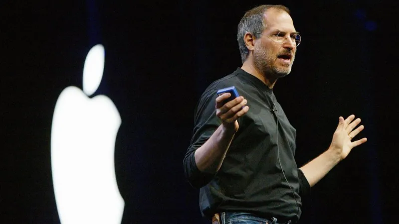 Фото Стива Джобса на презентации Apple