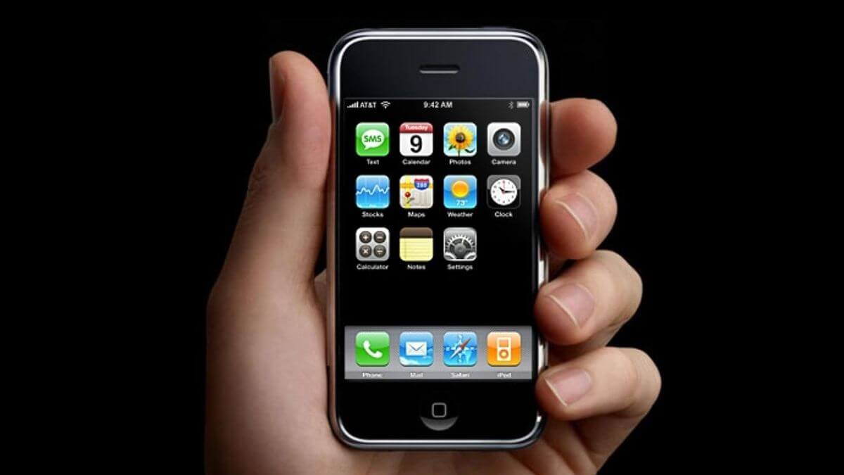 Первый iPhone 2007 года