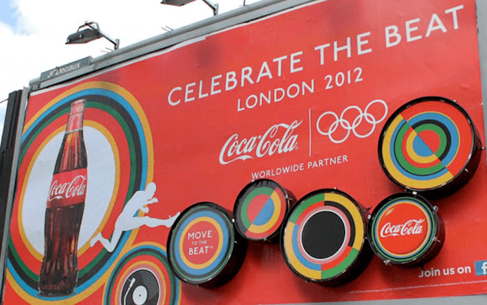Щит с рекламой Coca-Cola на Олимпиаде 2012 года