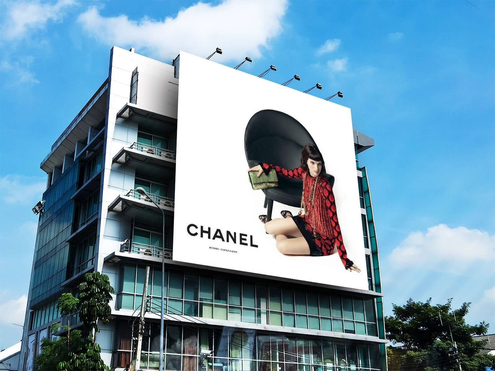 Уличная реклама Chanel