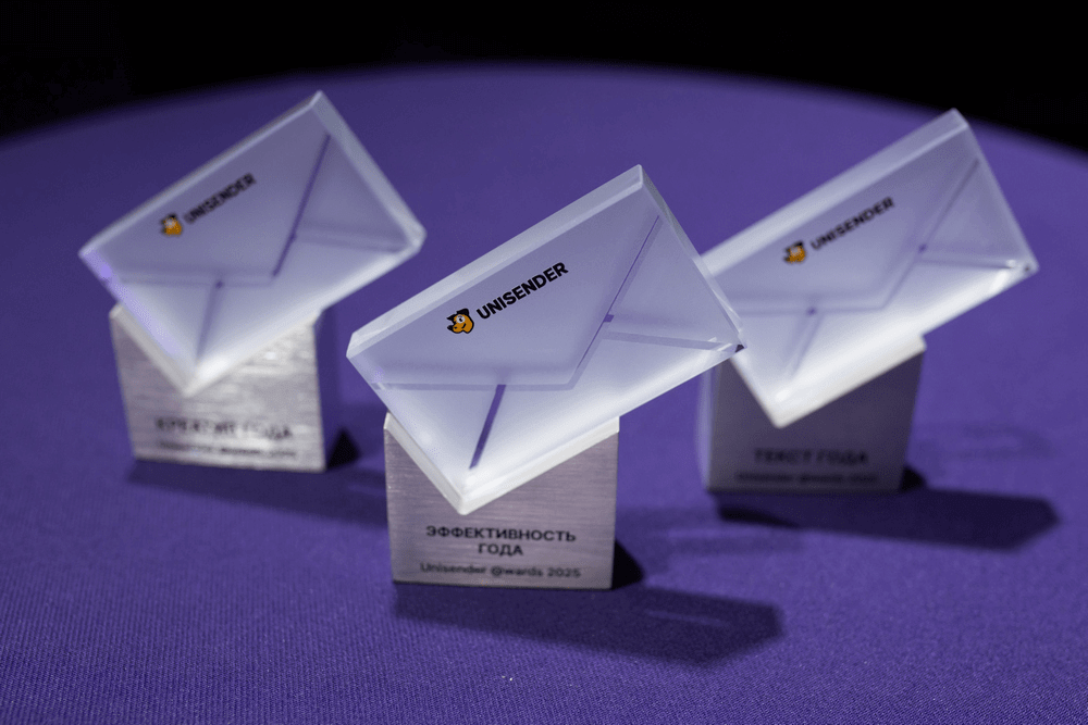 Статуэтки-призы для победителей Unisender Awards